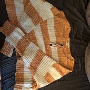 AMERICAN EAGLE CROPPED SWEATER